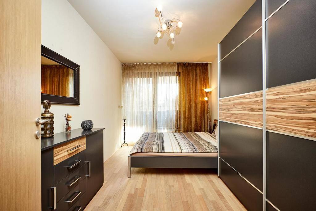 Luxury Apartment In Prague And Free Parking Exterior foto