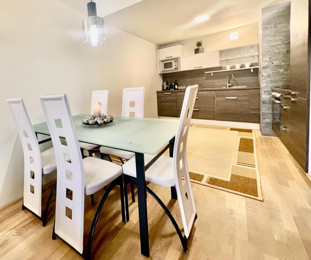 Luxury Apartment In Prague And Free Parking Exterior foto