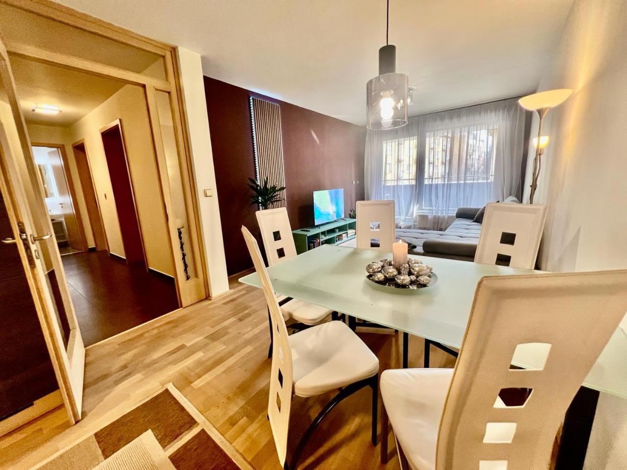 Luxury Apartment In Prague And Free Parking Exterior foto