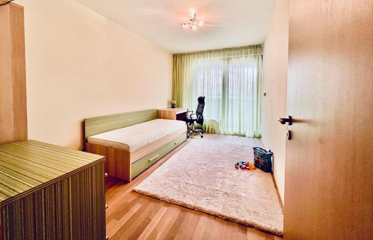 Luxury Apartment In Prague And Free Parking Exterior foto
